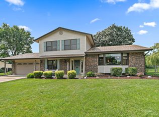 1324 Parker Pl, Elk Grove Village, IL 60007