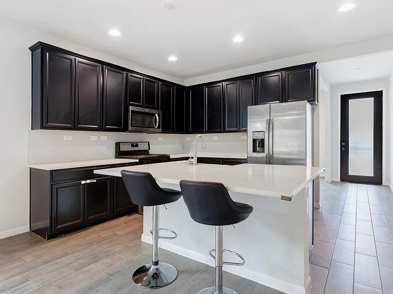 420 Winding Hollow Ln — Photo 5