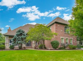 7215 Inverway Dr, Crystal Lake, IL 60014