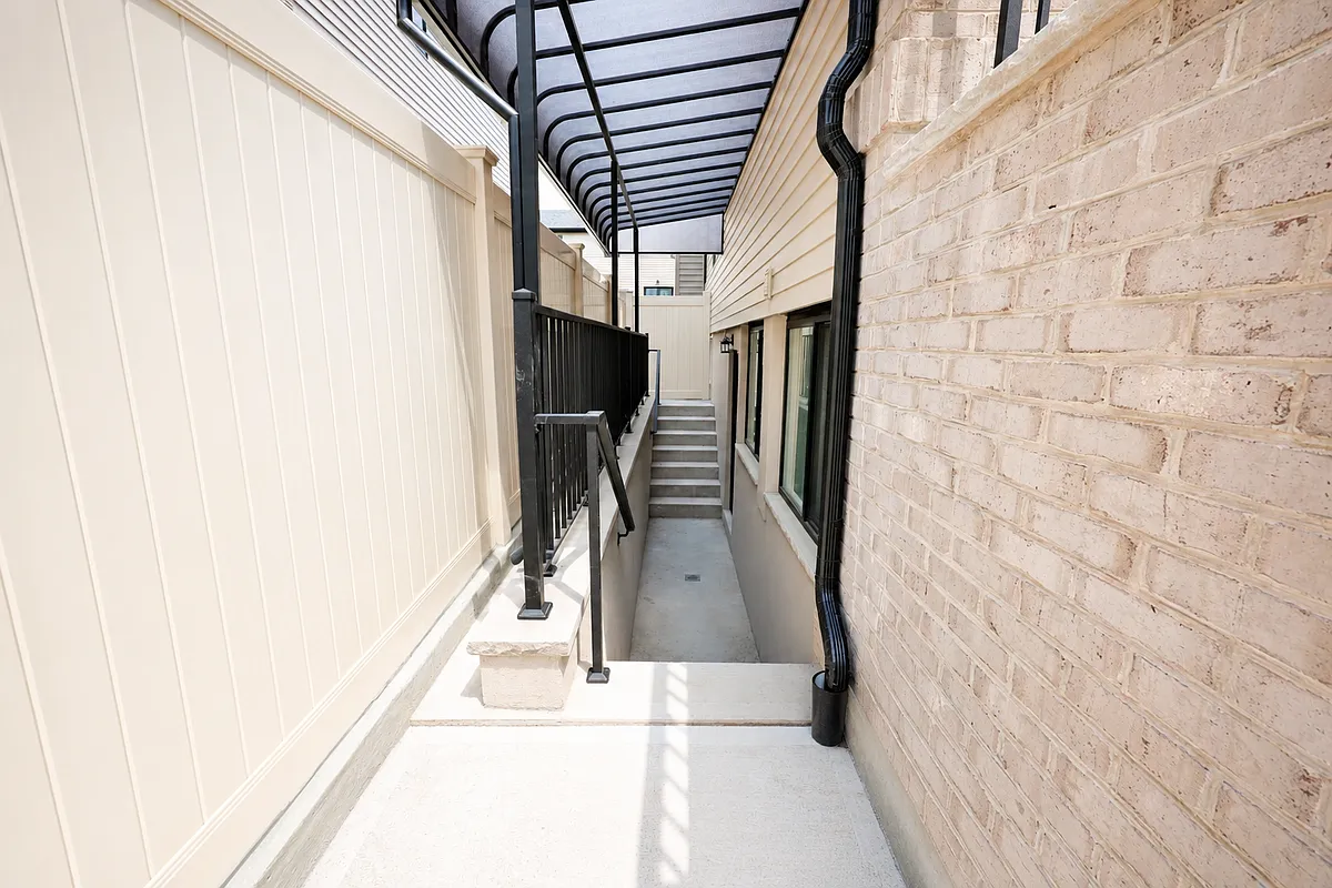 Building Photo - 393 Philip Ave #B