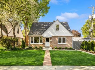 2313 Lee St, Evanston, IL 60202