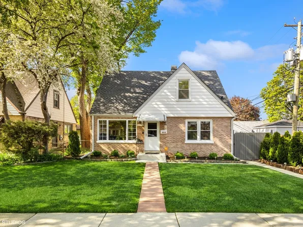 2313 Lee St, Evanston, IL 60202