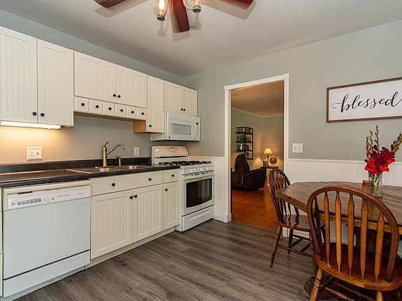 4th image of 2423 Eastfield Dr