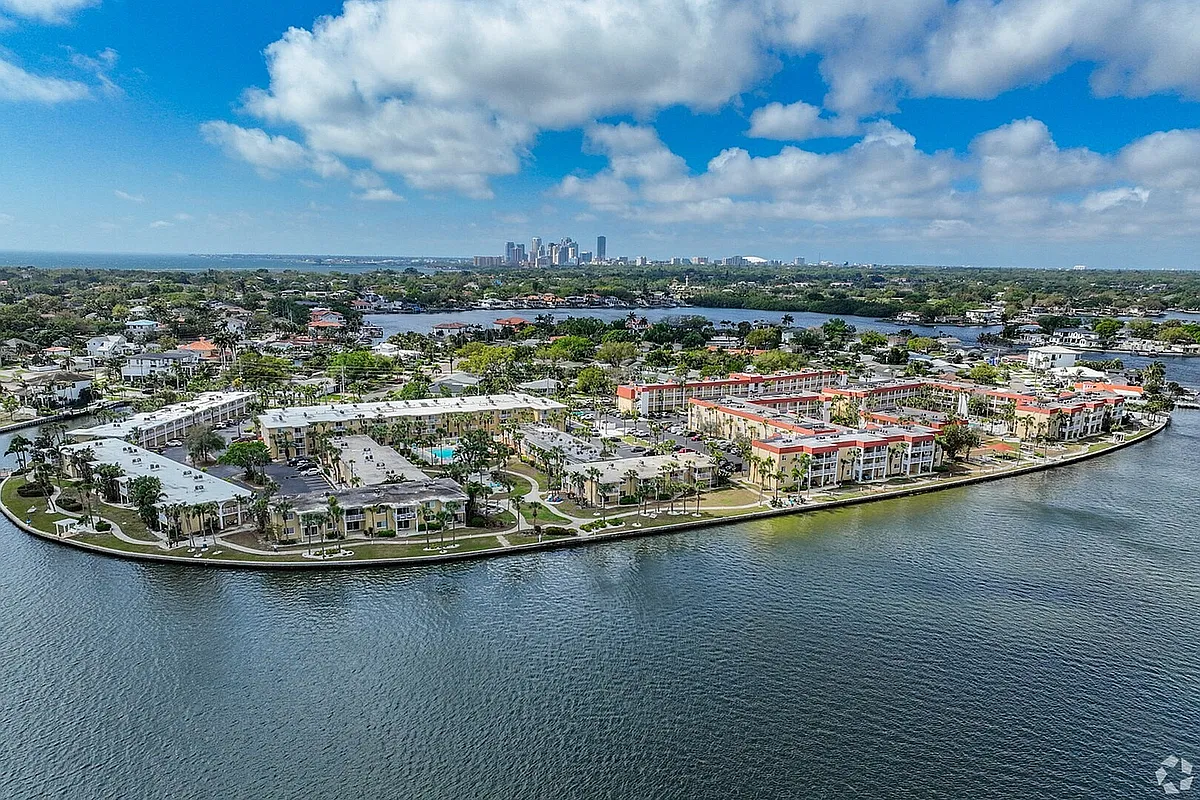 The Perfect Location! - Snell Isle