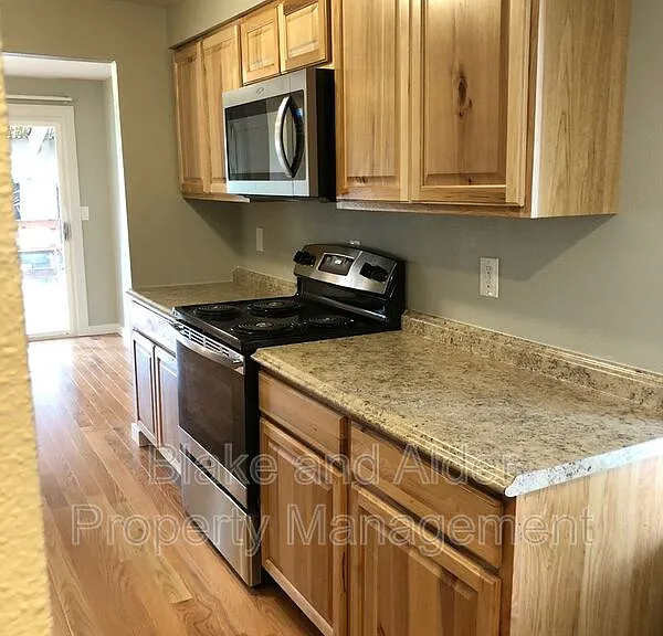 2410 SE 9th Ct — Photo 3