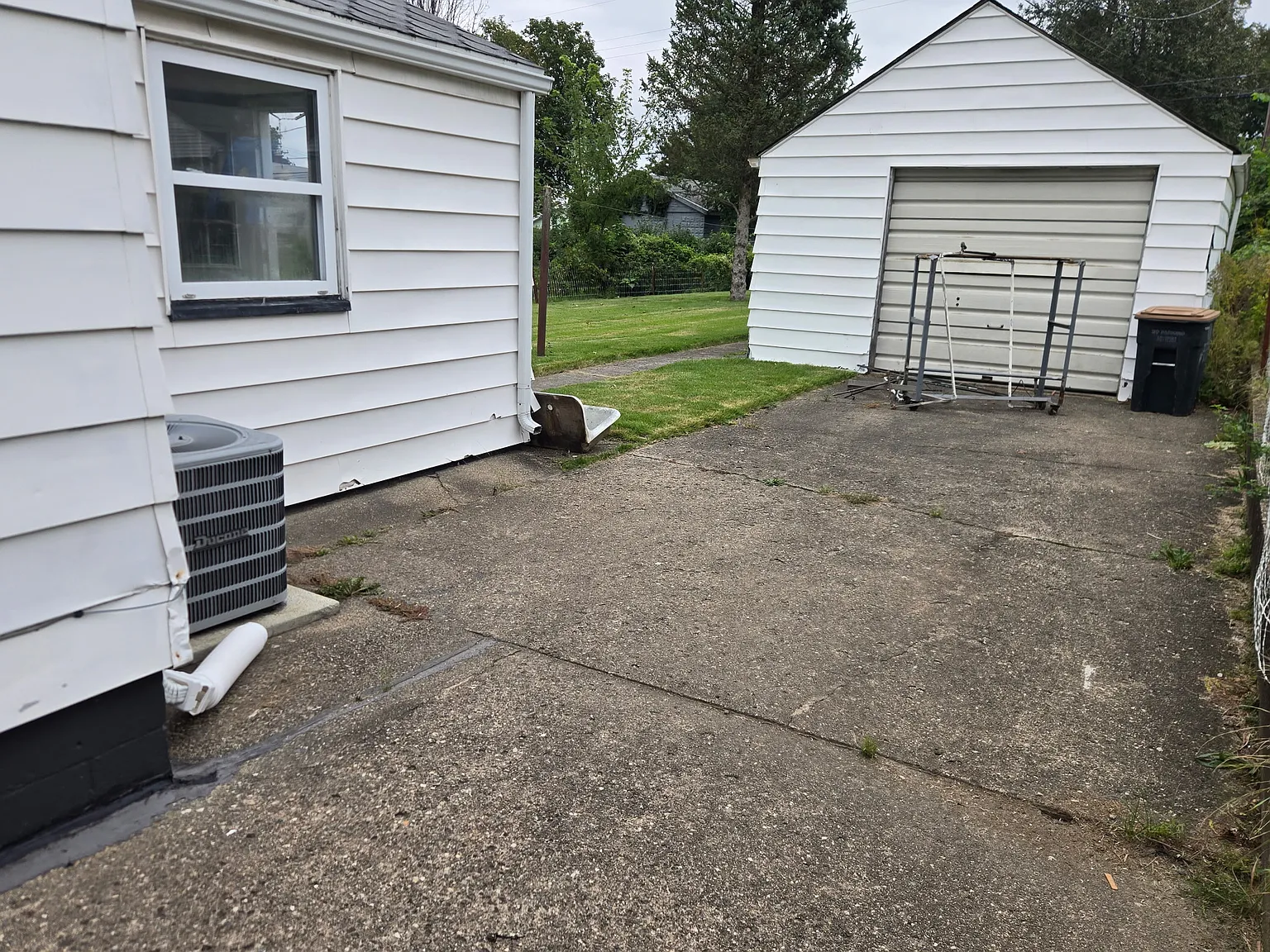 2 bed, 750 sqft, $1,350 — Photo 2