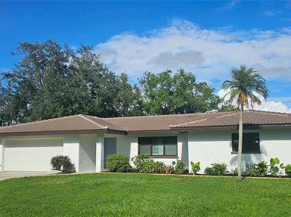 3317 Pine Valley Dr, Sarasota, FL 34239