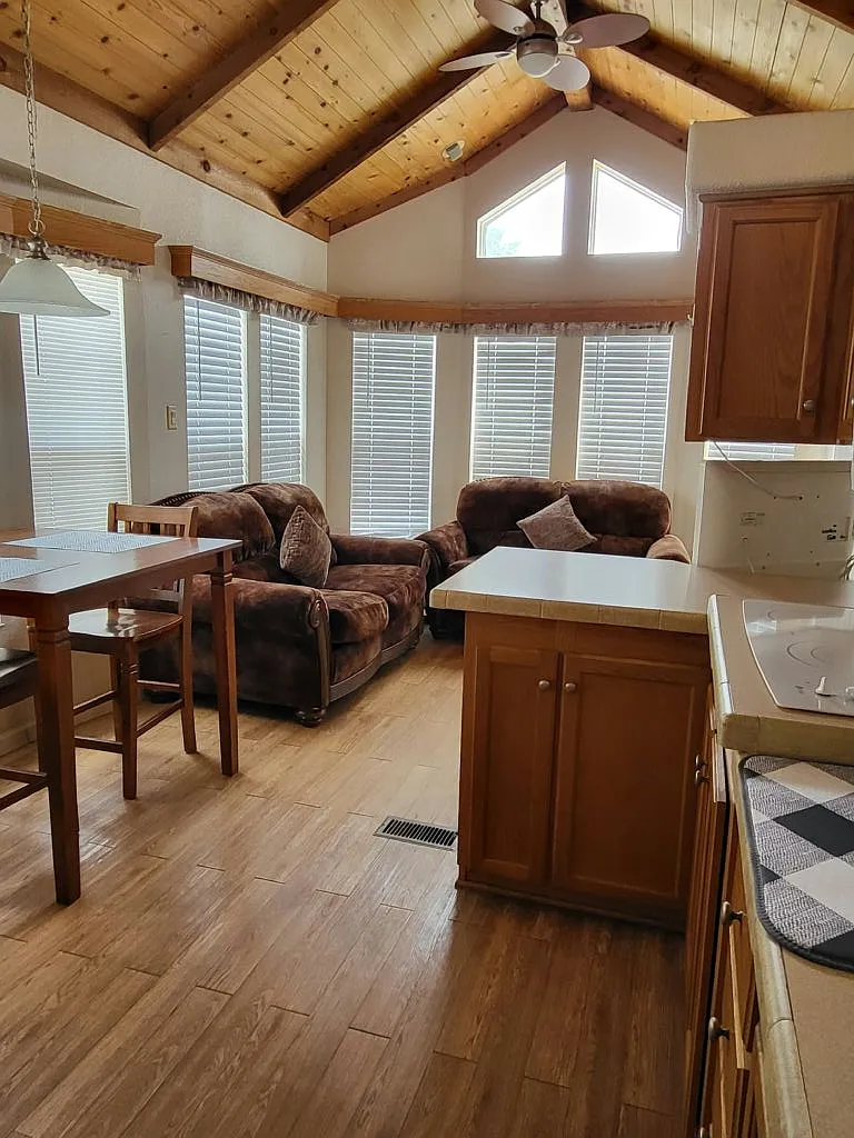 2 bed, 1.0 bath, 384 sqft, $1,300 — Photo 3