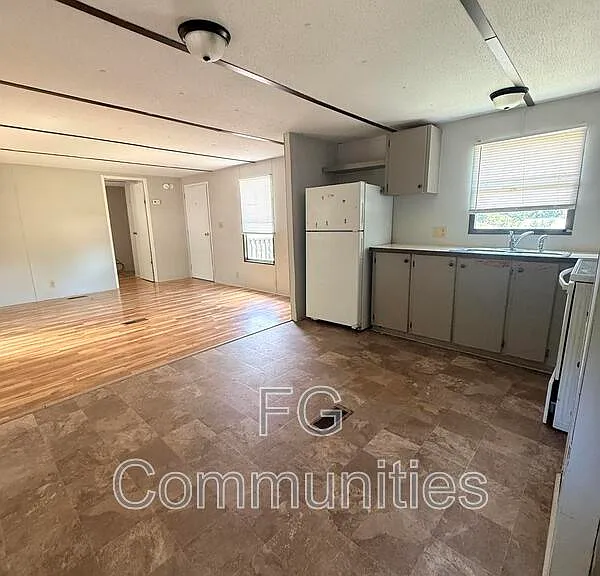 100 2nd Ave SE #F — Photo 8