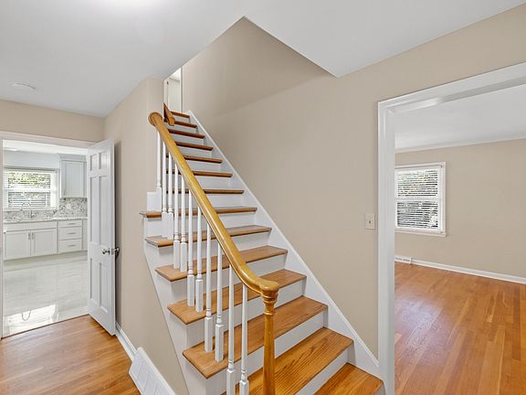 4th image of 2516 Versailles Rd