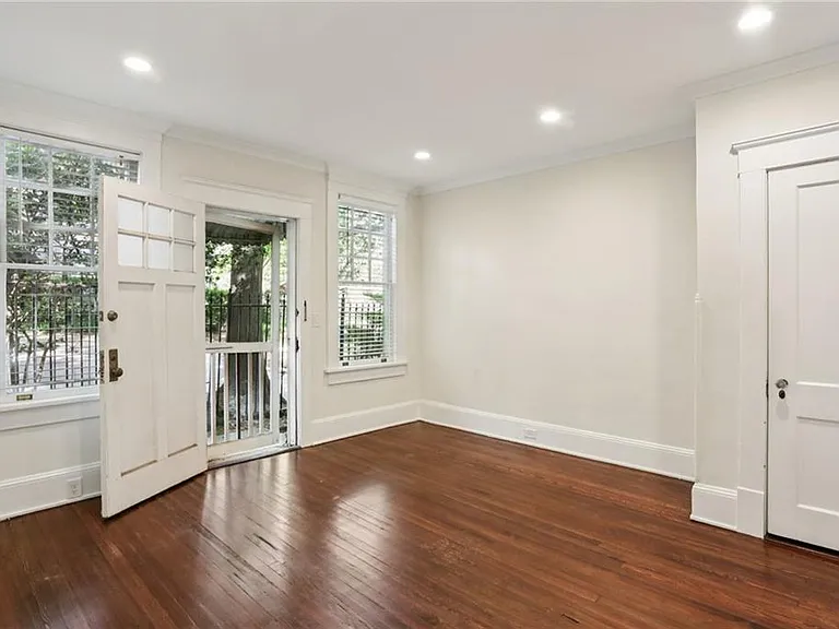 385 10th St NE — Photo 3