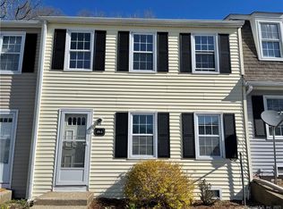 18 Lakeside Dr #L, Ledyard, CT 06339