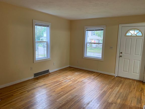 Living room - Main floor