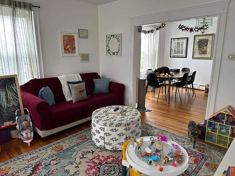102 Rochambeau Ave — Photo 3