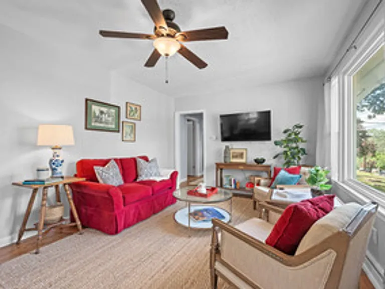 4612 Greenwood Dr — Photo 6