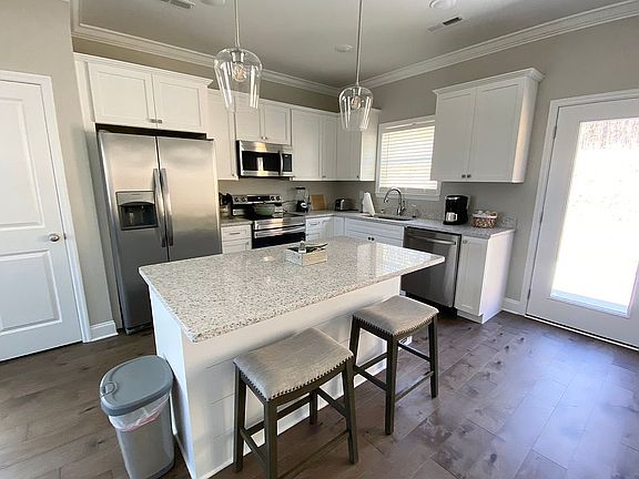 2nd image of 500 Bellingham Dr NE