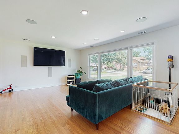 4th image of 5235 Brown St