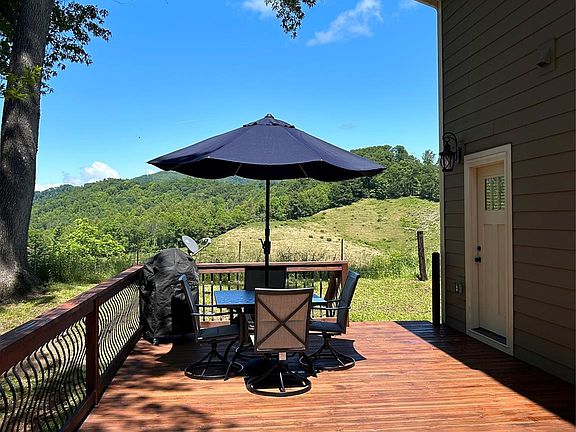 4th image of 120 Pearl Ln