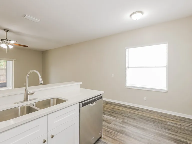 13417 Silvercreek Dr — Photo 7