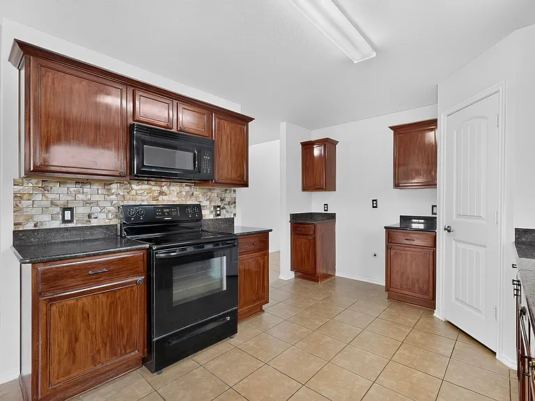 2123 Meadow View Dr — Photo 37