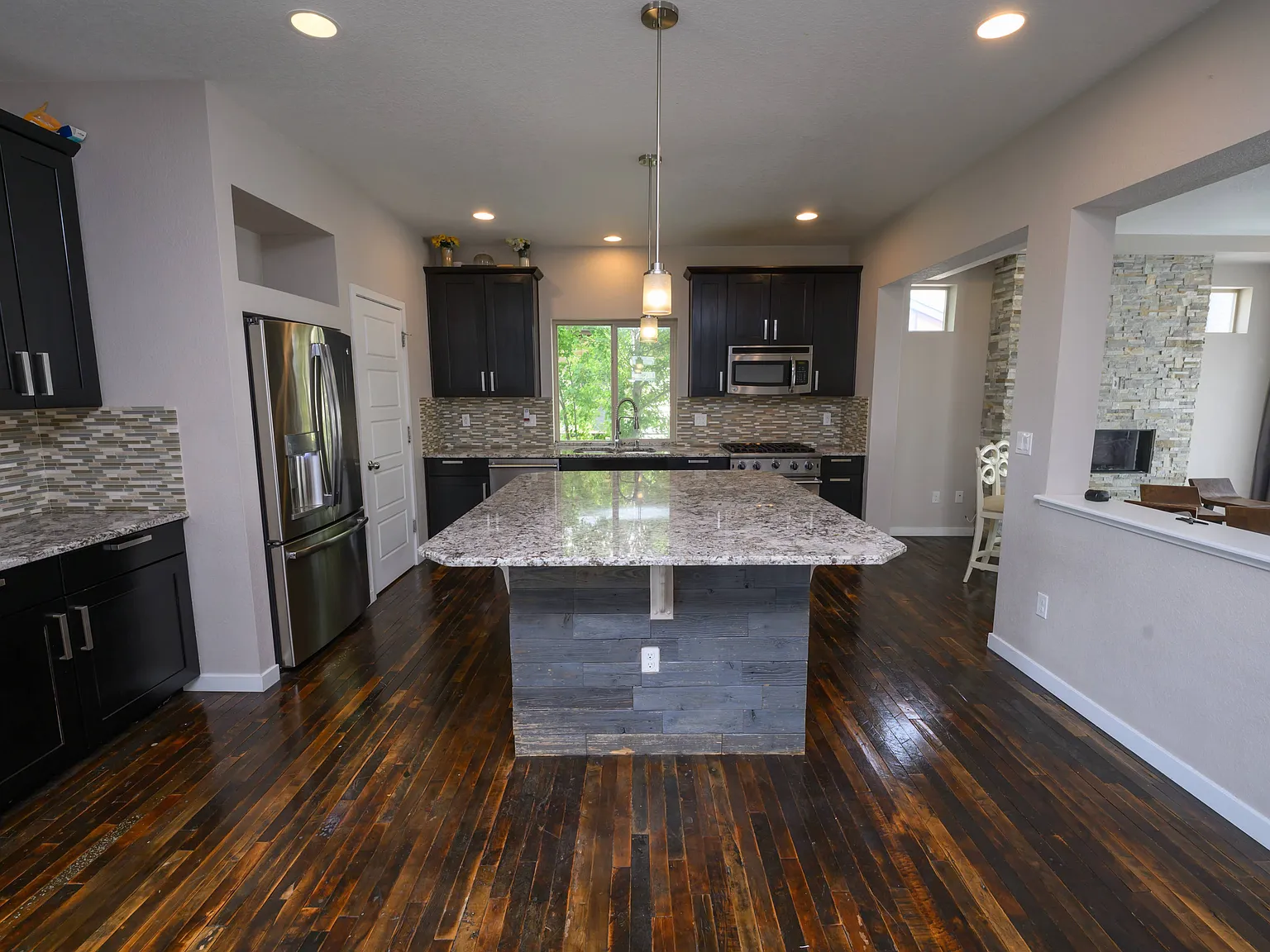 3 bed, 2.5 bath, 2359 sqft, $2,895 — Photo 3