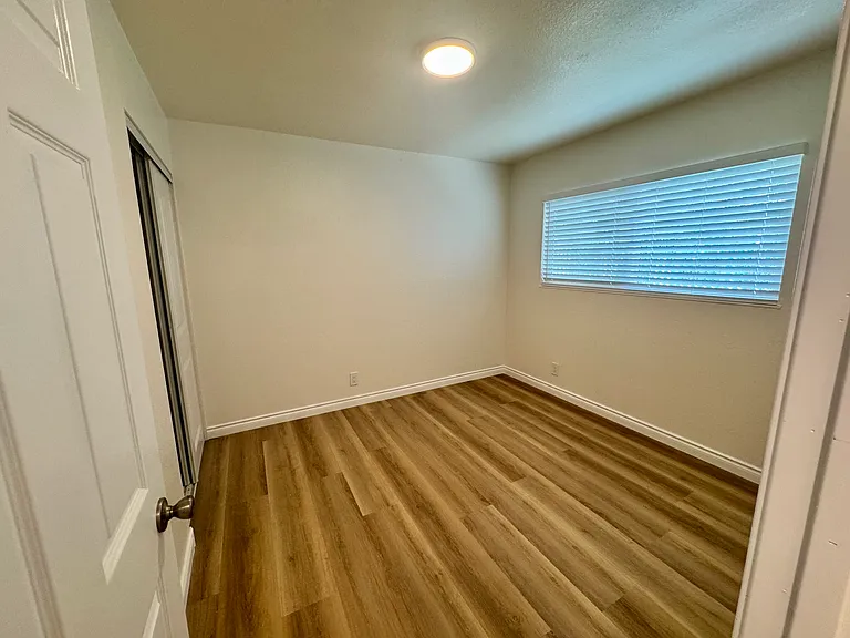 9855 Almeria Ave — Photo 10