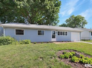 414 Rosewood Dr, Washington, IL