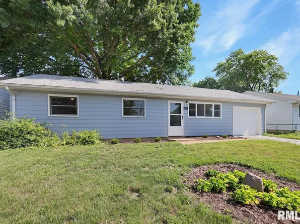 414 Rosewood Dr, Washington, IL 61571