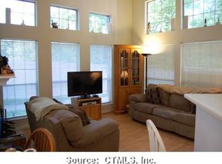 270 Carriage Crossing Ln, Middletown, CT 06457