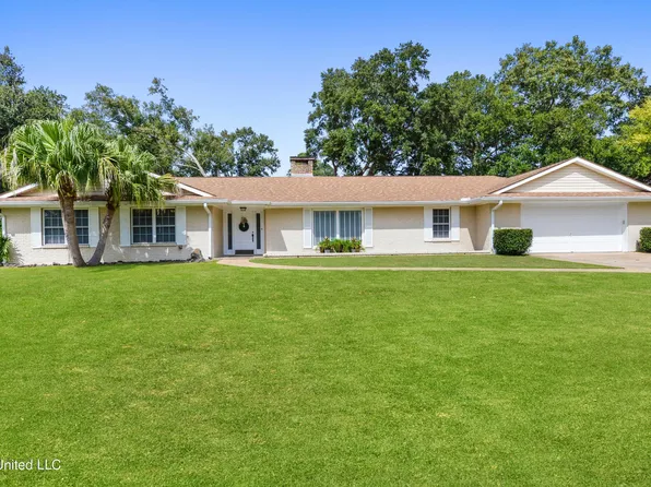 888 Hana Pl, Diamondhead, MS 39525