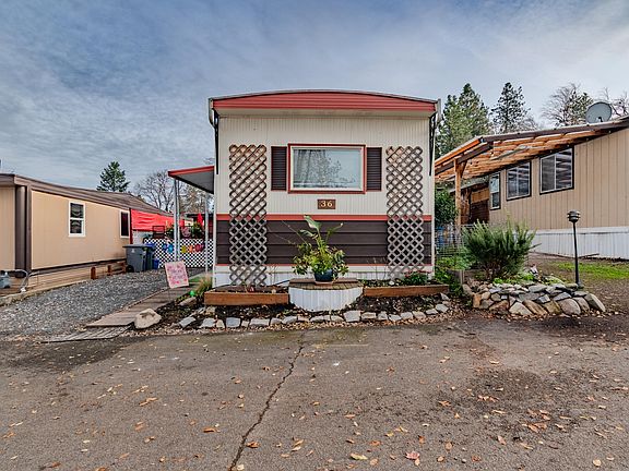 3rd image of 2799 Siskiyou Blvd Unit 36