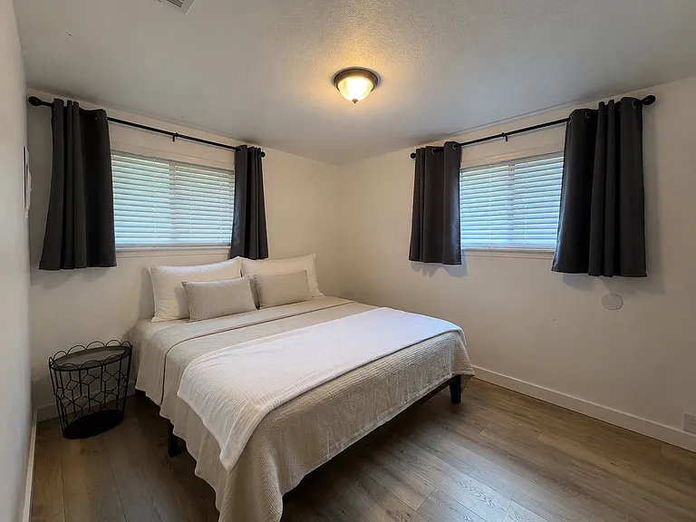 1009 Meadow Park Dr — Photo 2