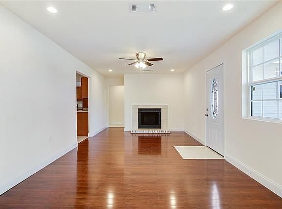 2nd image of 3426 Blair St