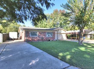 2205 S 27th Pl, Muskogee, OK 74401