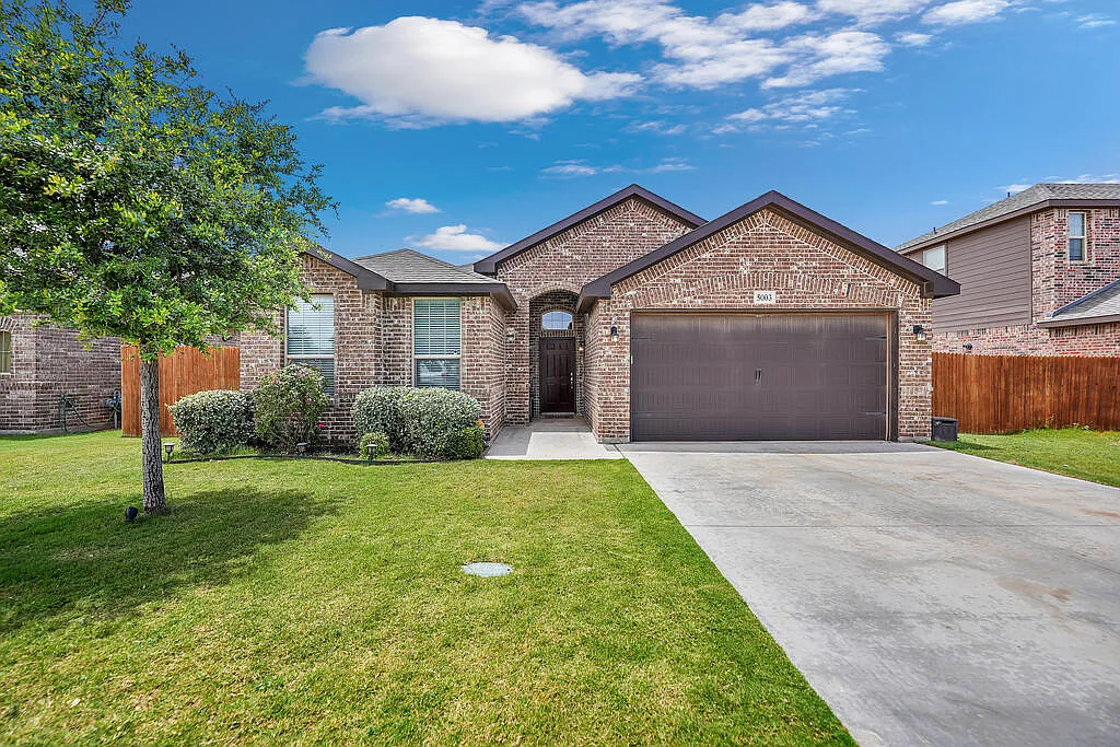 4 bed, 2.0 bath, 1833 sqft, $2,900 — Photo 1