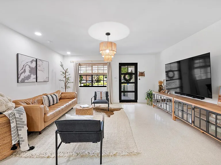 4208 Monroe St — Photo 31
