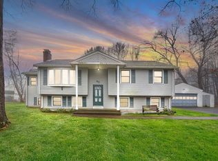 93 Joanne Cir, Feeding Hills, MA 01030