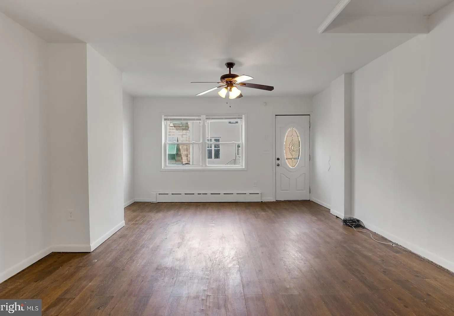 3 bed, 1.0 bath, 960 sqft, $1,400 — Photo 2