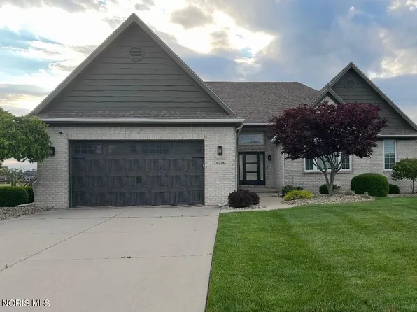 1665 Grand Bay Dr, Oregon, OH 43616