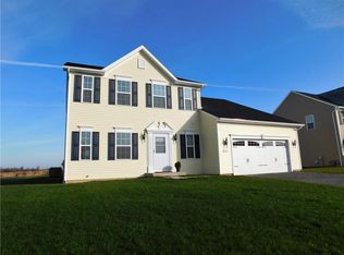 6006 Amber Dr, Farmington, NY 14425