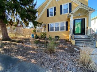 12 Boutwell St, Pawtucket, RI 02860