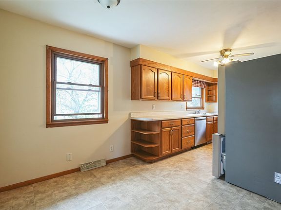 5th image of 2765 5th Ave