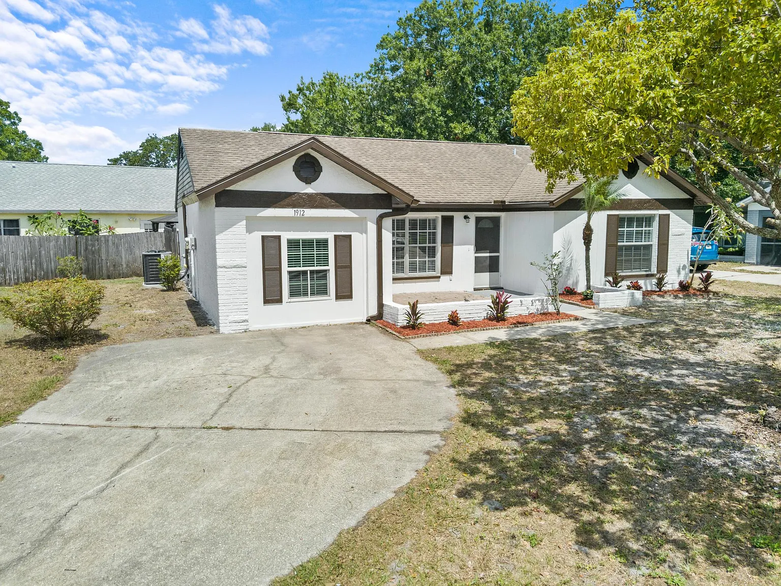 3 bed, 1265 sqft, $2,399 — Photo 2