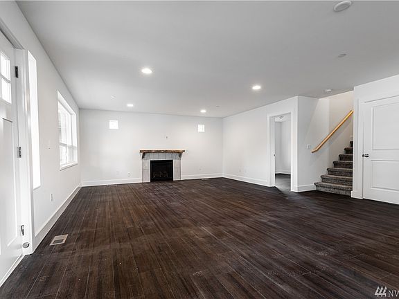 2nd image of 324 E 2nd St #B