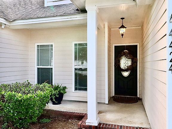 2nd image of 4424 Wisteria Ln