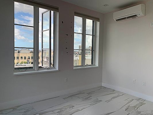 4th image of 73 Starr St #55