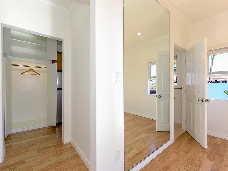 1650 Winona Blvd #4 — Photo 8