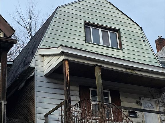 4th image of 830 Frank St