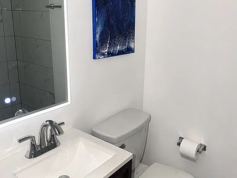 2702 NE 9th Ave — Photo 7