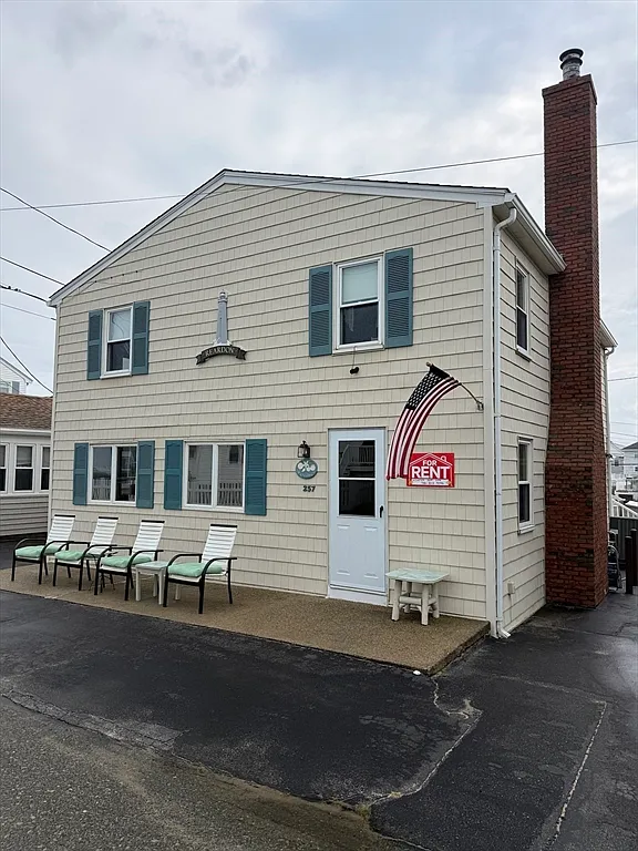 3 bed, 1.5 bath, 1612 sqft, $2,200 — Photo 1